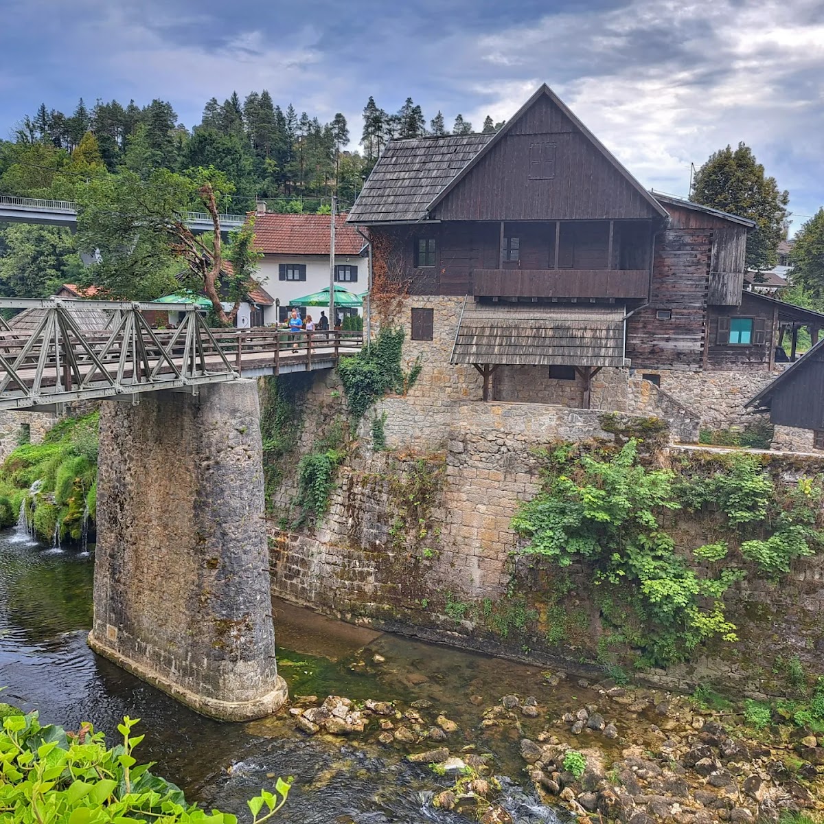 Budget-friendly street food and market meal